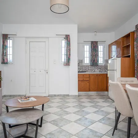 Spiros Ii & 50m From Center 300m From Ideal For Families And Groups Apartmán *