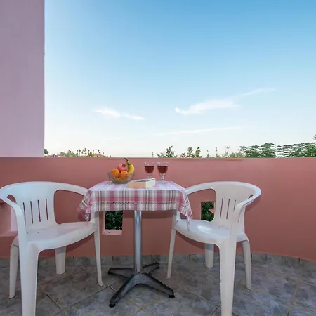 Spiros Ii & 50m From Center 300m From Ideal For Families And Groups * Laganas
